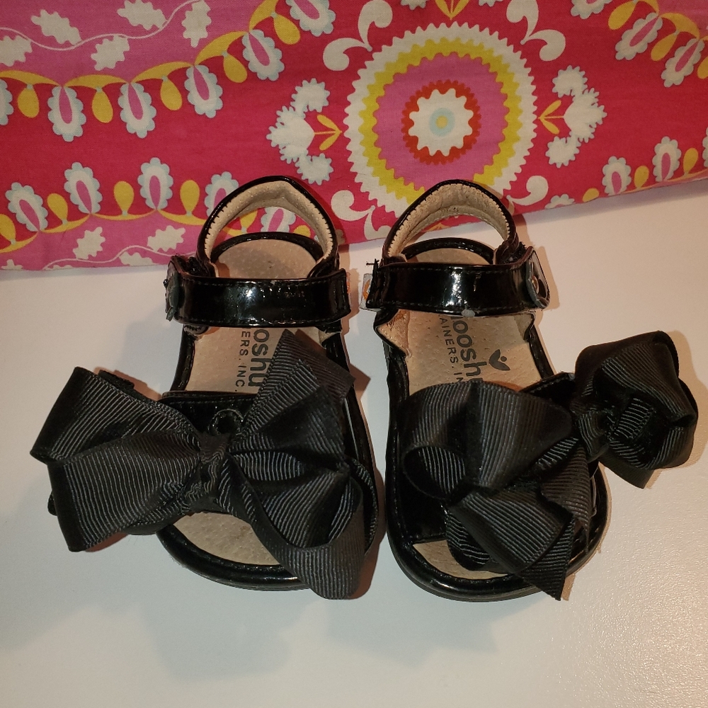 Mooshu squeaker shoes